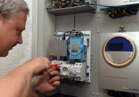 Elektroheizungen aufgewertet - Montage der Steuerbox im NETZlabor Boxberg